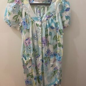 Miss Elaine Blue and Green Floral Robe with snaps and front pockets Women’s M